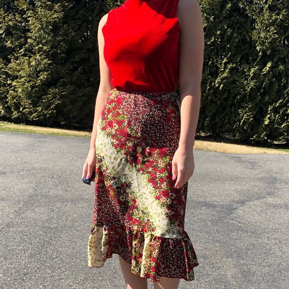 Dresses & Skirts - Beautiful floral spring/summer skirt